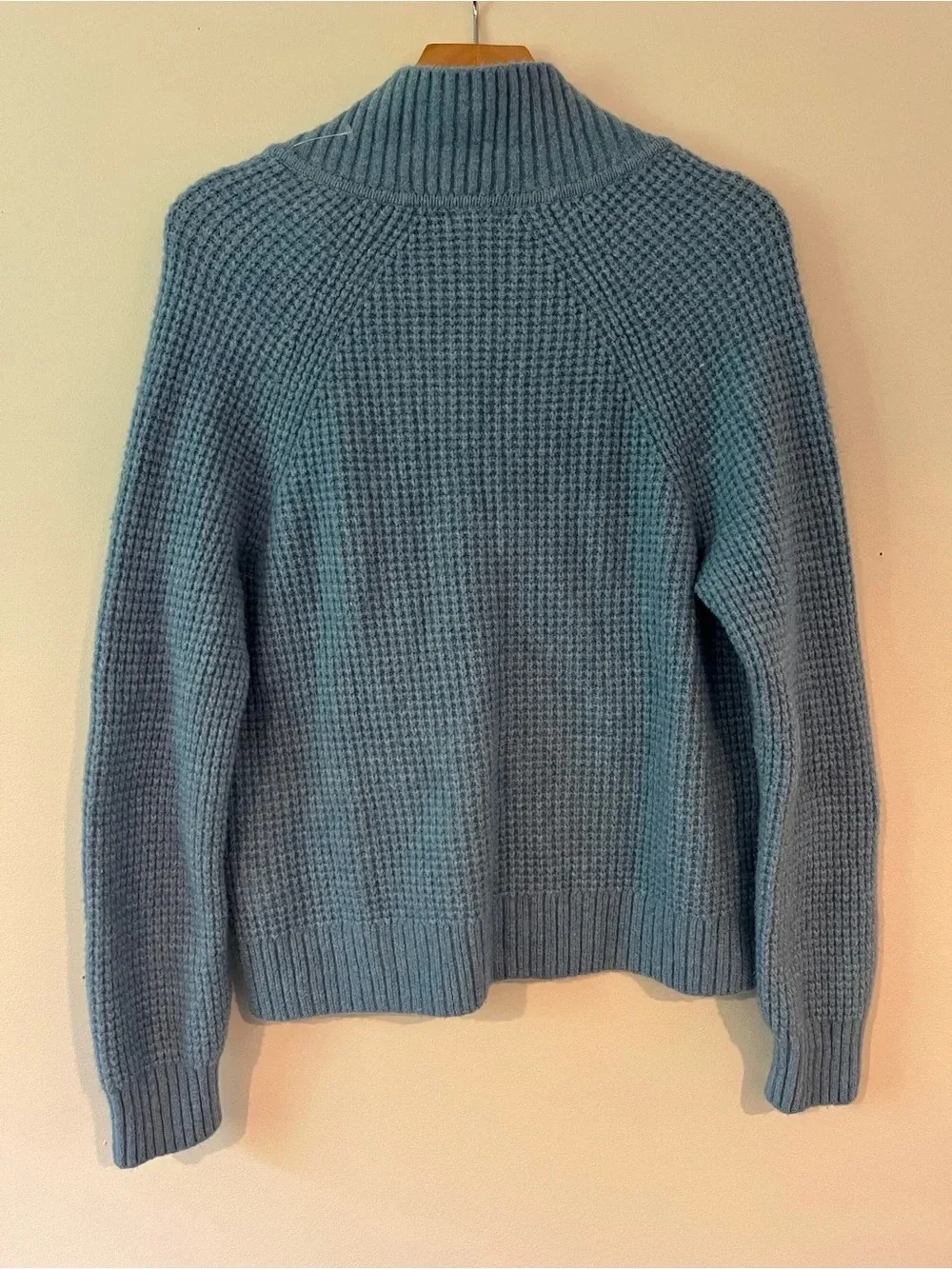 L.L. Bean Light Blue Waffle Knit V-Neck Sweater Size L - Picture 5 of 5